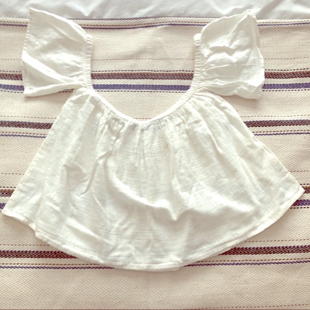 Billabong women’s top, white. Size: small.